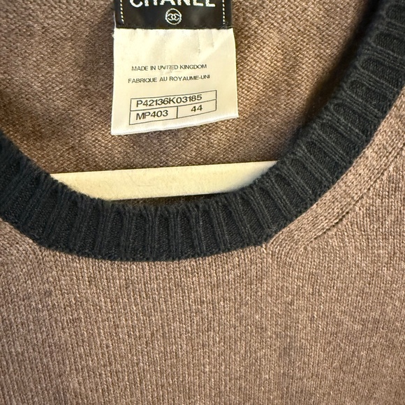 EXCELLENT Chanel Turn lock Sweater Dress - Picture 5 of 9